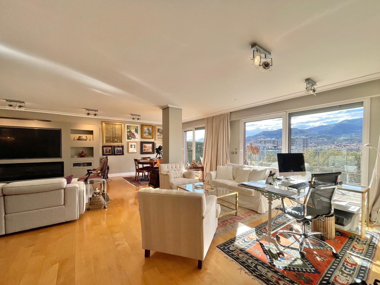 Sala d'estar de Pis en venda en Bilbao  amb Aire condicionat, Calefacció i Terrassa