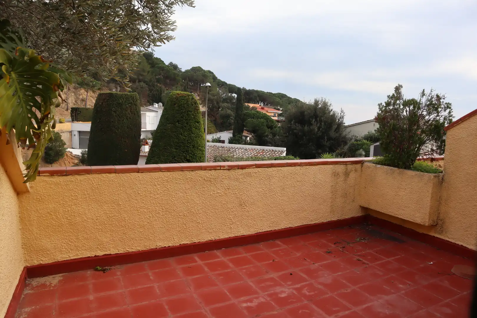 Terrasse von Einfamilien-Reihenhaus zum Verkauf in Tossa de Mar mit Klimaanlage, Privatgarten und Terrasse