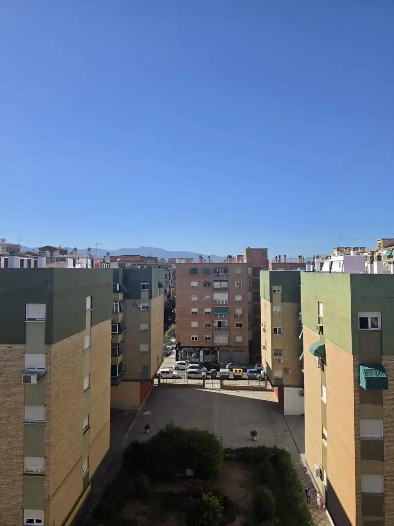 Vista exterior de Piso de alquiler en Granada con Aire acondicionado, Calefacción y Jardín privado