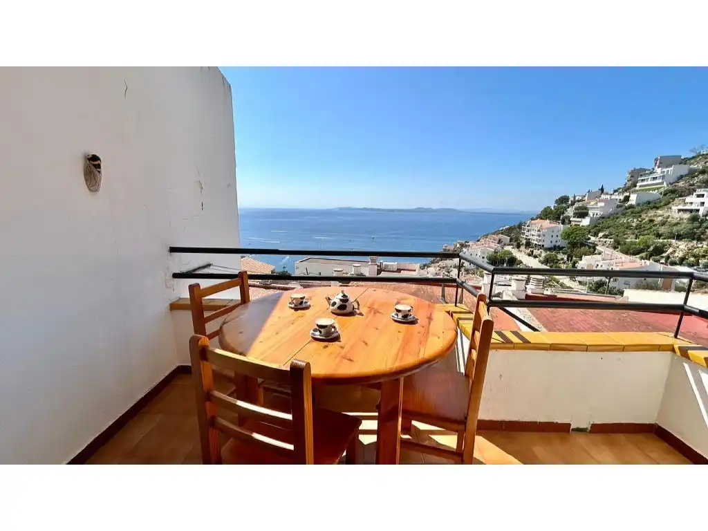 Terrasse von Einfamilien-Reihenhaus zum Verkauf in Roses