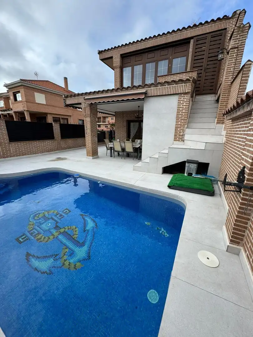 Piscina de Casa o chalet en venta en Navalcarnero con Aire acondicionado, Jardín privado y Terraza