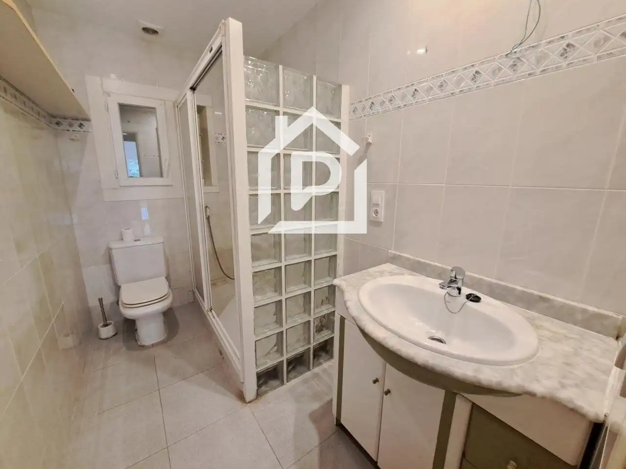 Badezimmer von Wohnung zur Miete in El Port