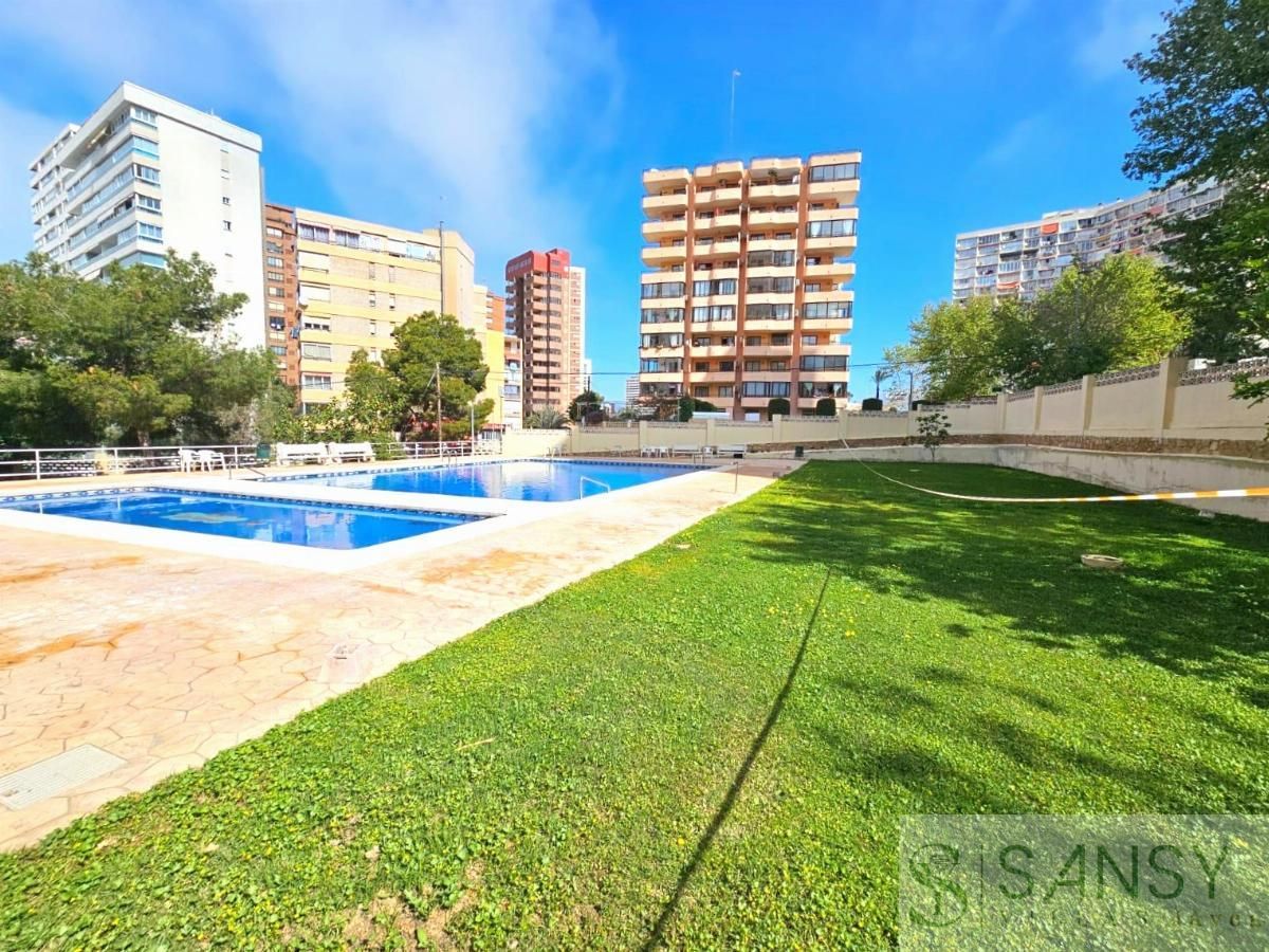 Swimming pool of Apartment for sale in Benidorm  with Air Conditioner, Heating and Community pool