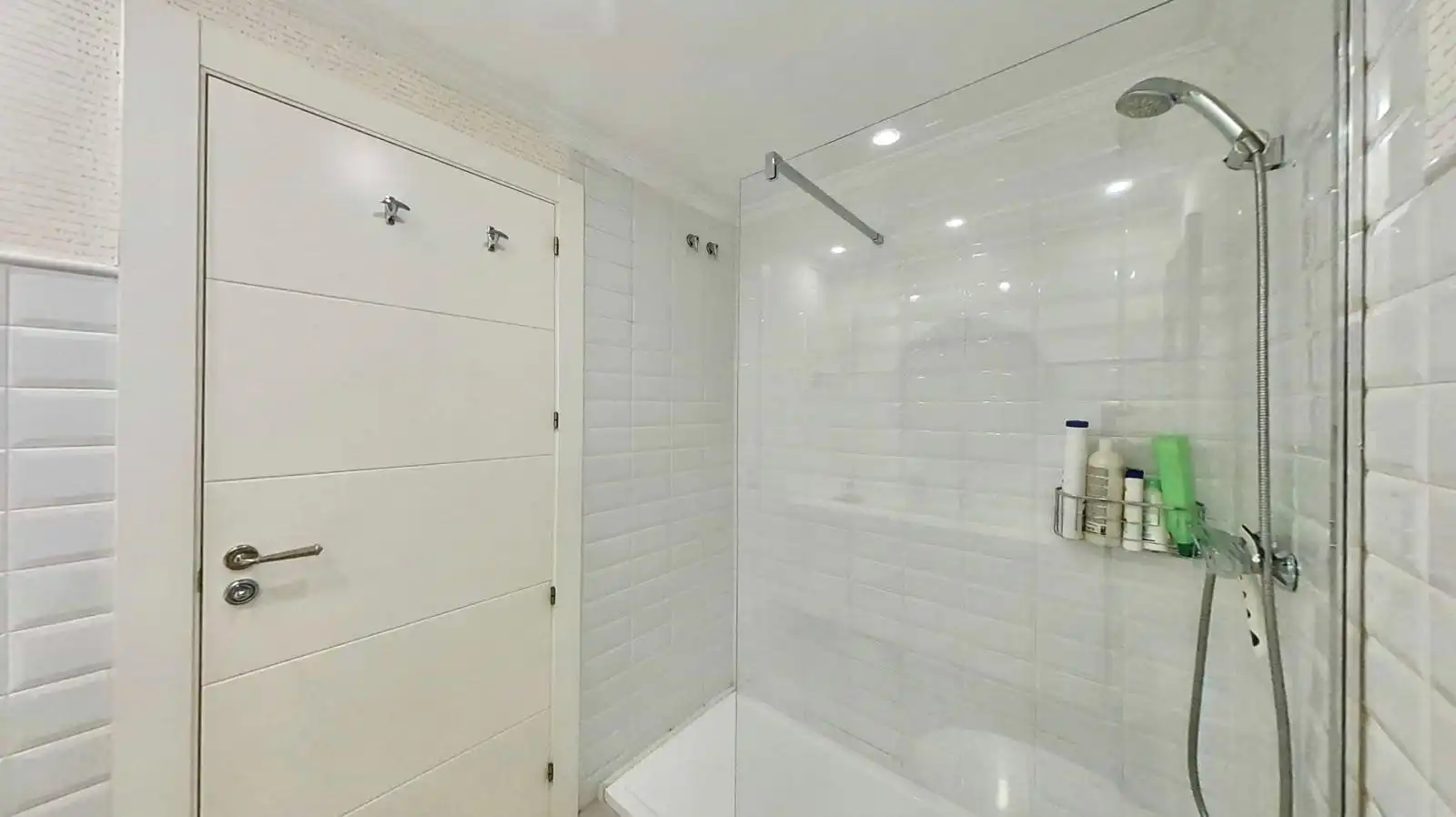 Baño de Apartamento en venta en Boadilla del Monte con Aire acondicionado, Calefacción y Jardín privado