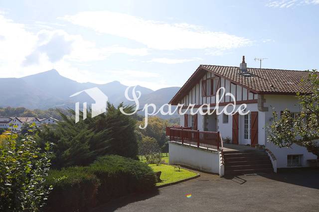 Casa-chalet en Venta en Urrugne