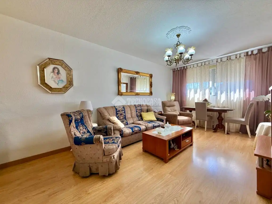 Sala d'estar de Pis en venda en Alcalá de Henares amb Parquet i Terrassa