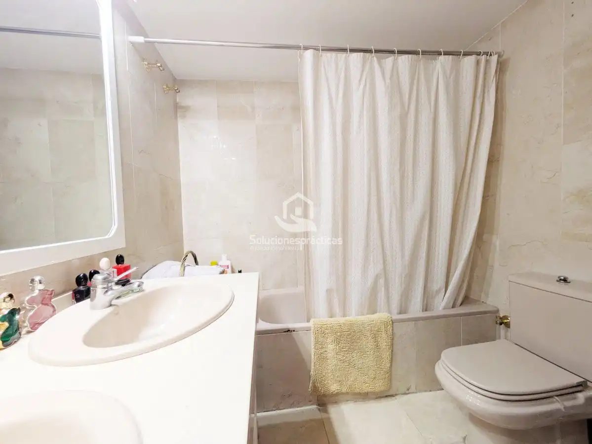Bany de Casa o xalet en venda en Jaén amb Aire condicionat, Terrassa i Traster