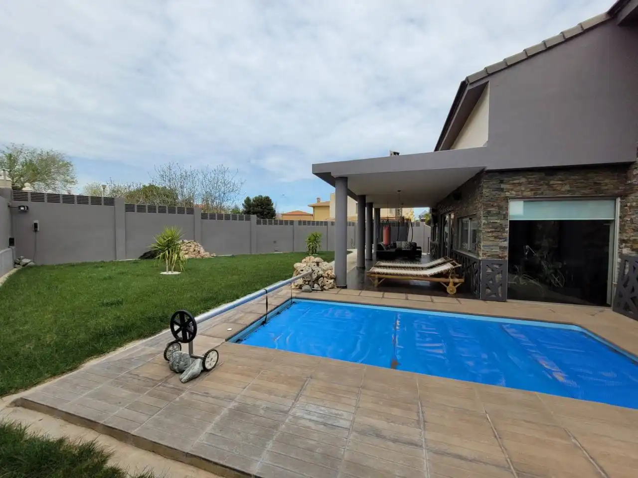 Piscina de Casa o xalet en venda en Baza amb Aire condicionat, Calefacció i Jardí privat