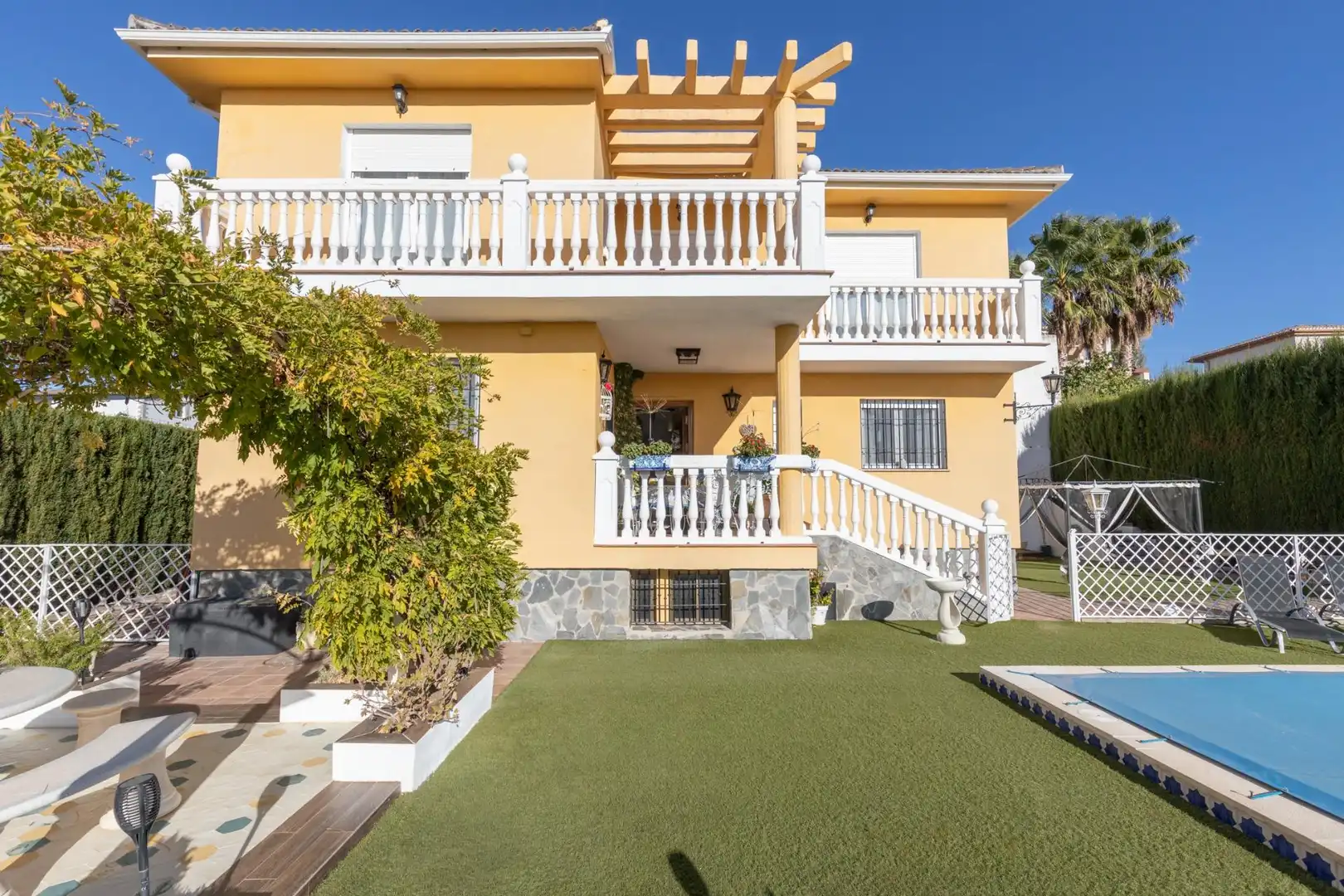 Vista exterior de Casa o xalet en venda en Gójar amb Calefacció, Jardí privat i Terrassa