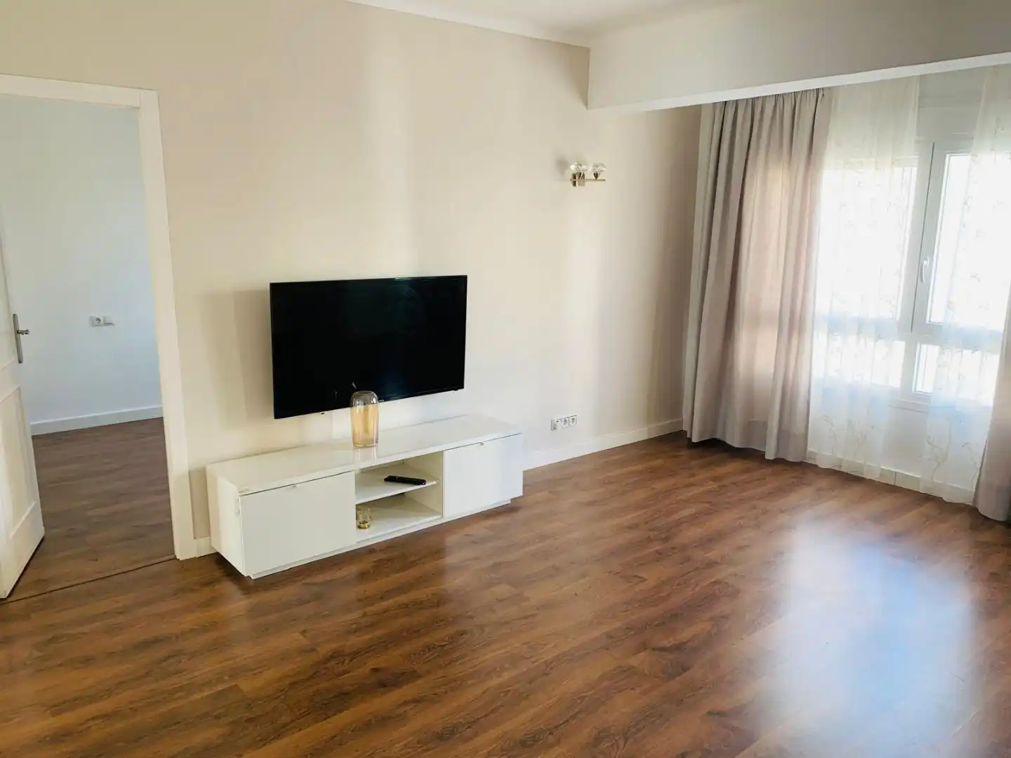 Living room of Flat for rent in  Palma de Mallorca  with Parquet flooring, Oven and Microwave