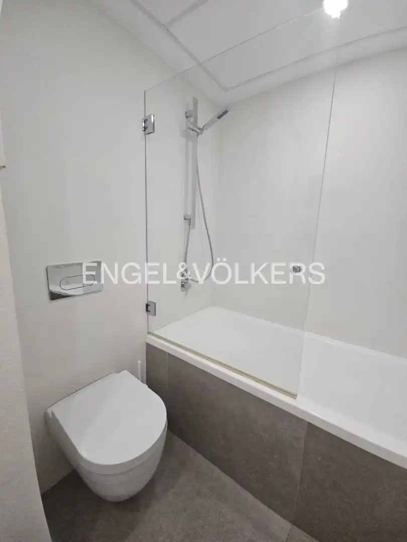Badezimmer von Wohnung zur Miete in Valencia mit Klimaanlage, Heizung und Parkett