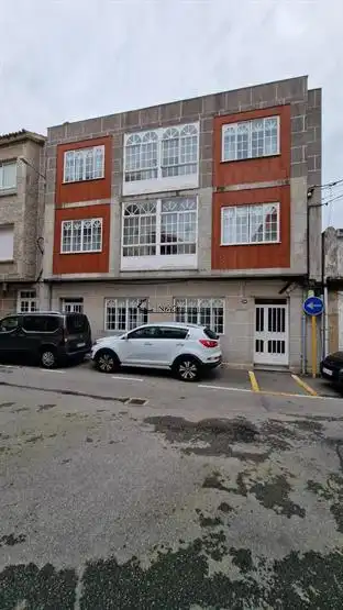 Vista exterior de Casa adosada en venda en O Grove   amb Calefacció, Jardí privat i Traster