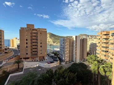 Pis amb piscina en venda a Calle cornellana
