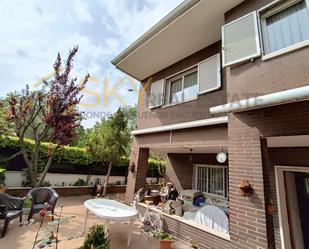 Exterior view of House or chalet for sale in  Madrid Capital  with Air Conditioner, Heating and Private garden