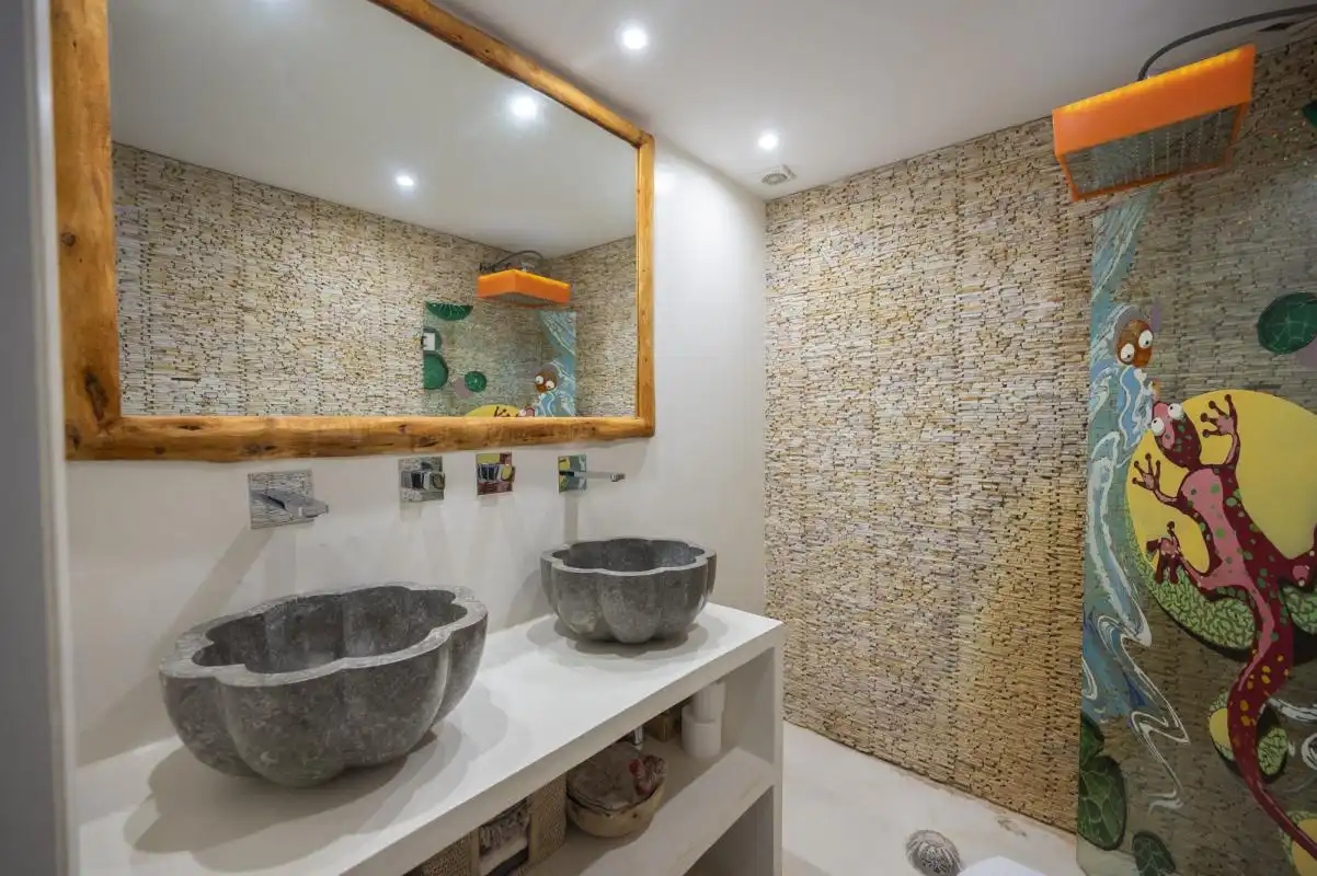 Bathroom of Ground floor for sale in Santa Eulària des Riu  with Air Conditioner, Heating and Private garden