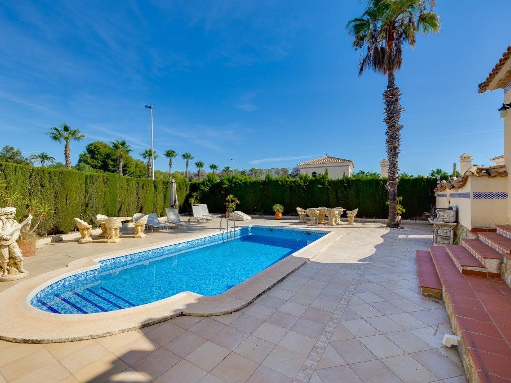 Piscina de Casa o xalet en venda en Orihuela amb Aire condicionat, Jardí privat i Terrassa