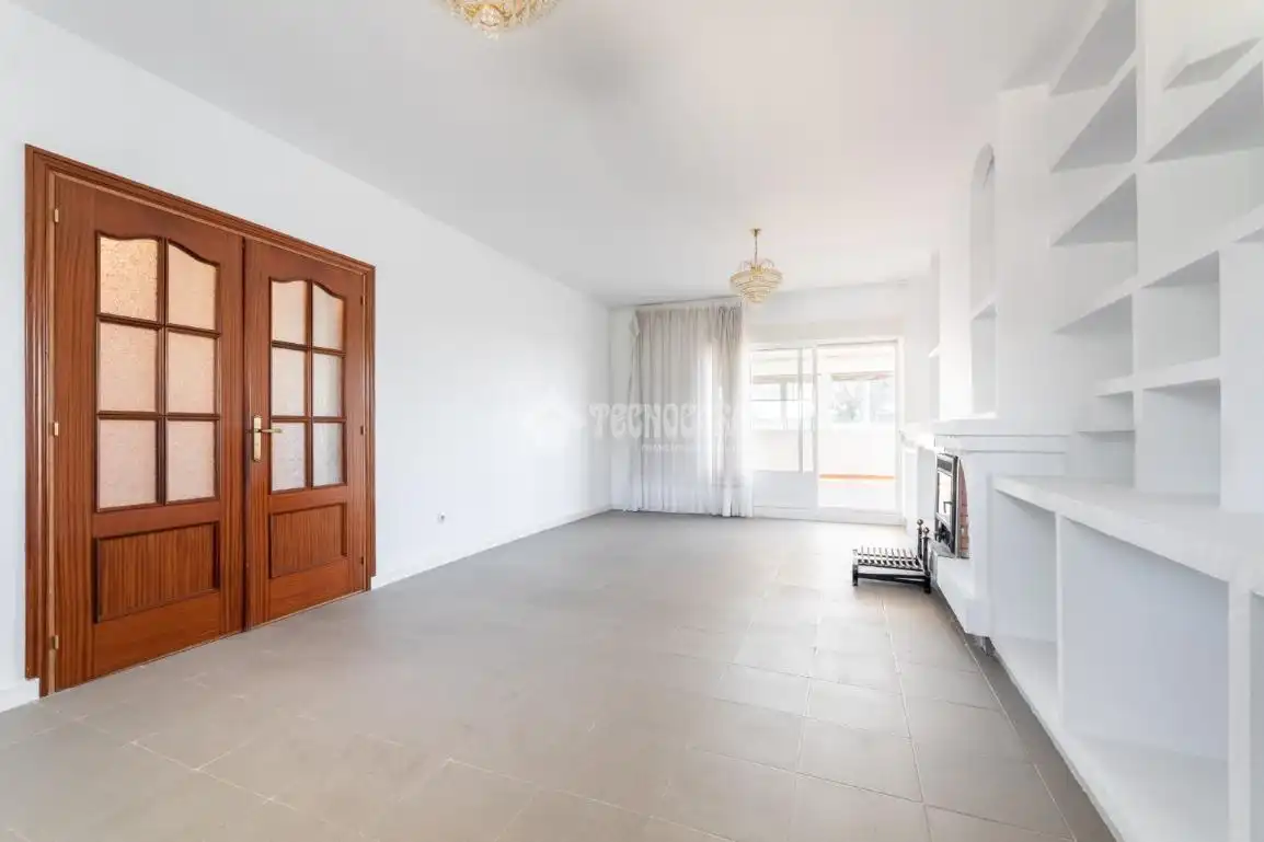 Sala d'estar de Casa o xalet en venda en Hoyo de Manzanares amb Calefacció i Jardí privat