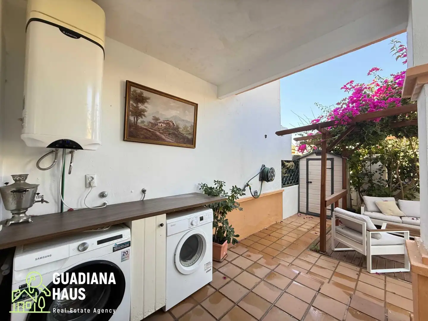 Vista exterior de Casa adosada en venda en Ayamonte amb Aire condicionat, Calefacció i Jardí privat