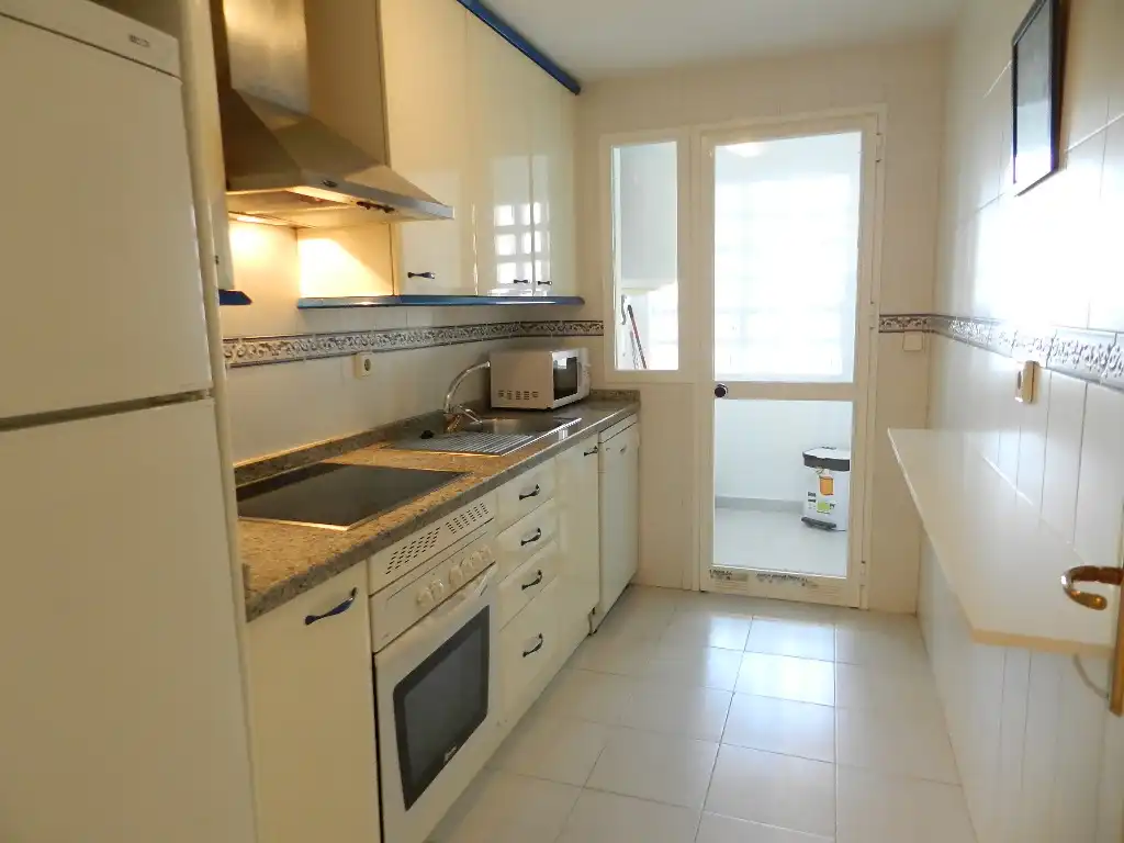 Cuina de Apartament en venda en Manilva amb Aire condicionat, Terrassa i Traster
