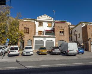 Exterior view of Single-family semi-detached for sale in Pinos Genil  with Air Conditioner, Heating and Terrace