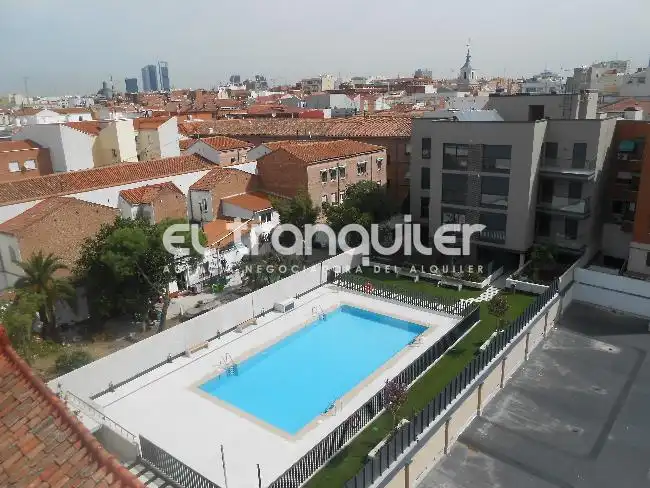 Piscina de Pis de lloguer en Madrid amb Aire condicionat, Terrassa i Piscina