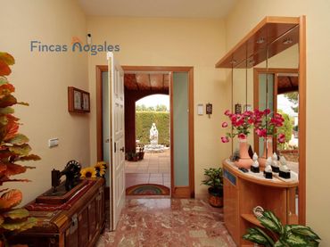 Villa avec balcon à vendre à Drecera
