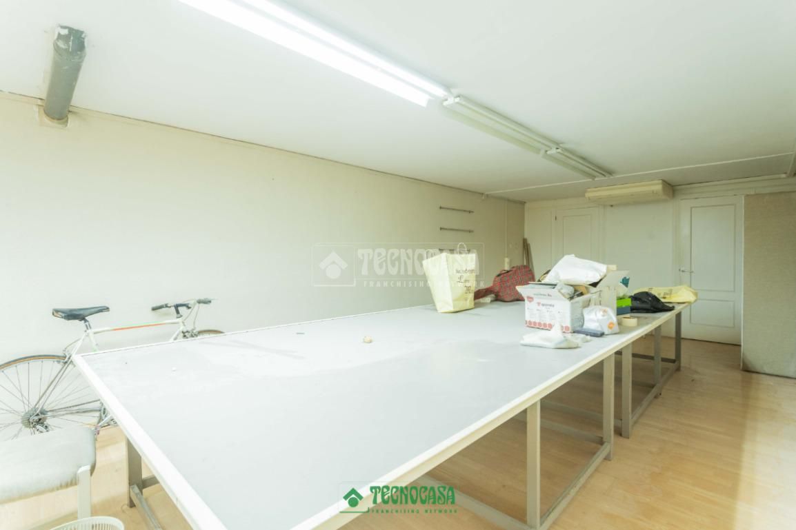 Premises for sale in  Almería Capital