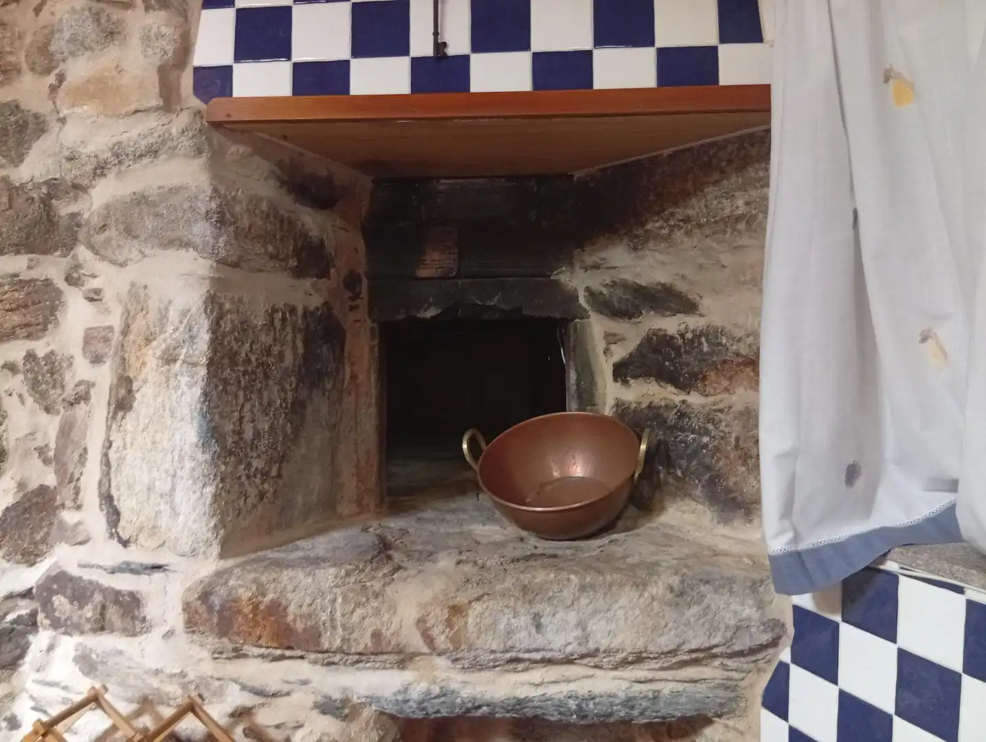 Cuina de Casa o xalet en venda en Cabanas amb Calefacció, Jardí privat i Traster