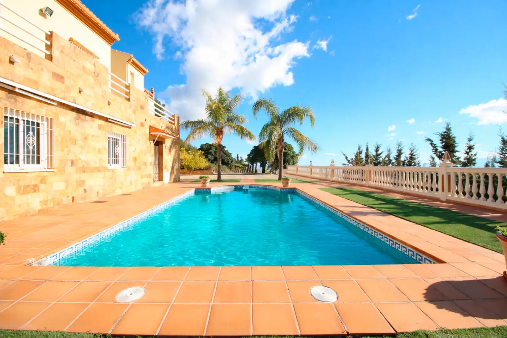 Piscina de Finca rústica en venda en Alozaina amb Aire condicionat, Calefacció i Jardí privat