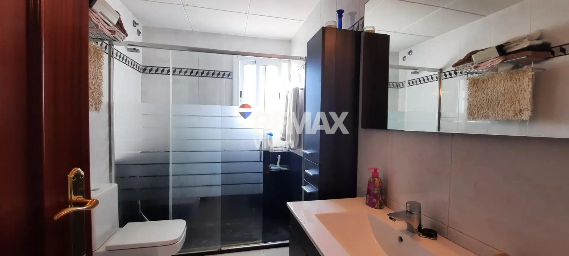 Baño de Casa adosada en venta en Vilanova i la Geltrú con Aire acondicionado, Jardín privado y Terraza