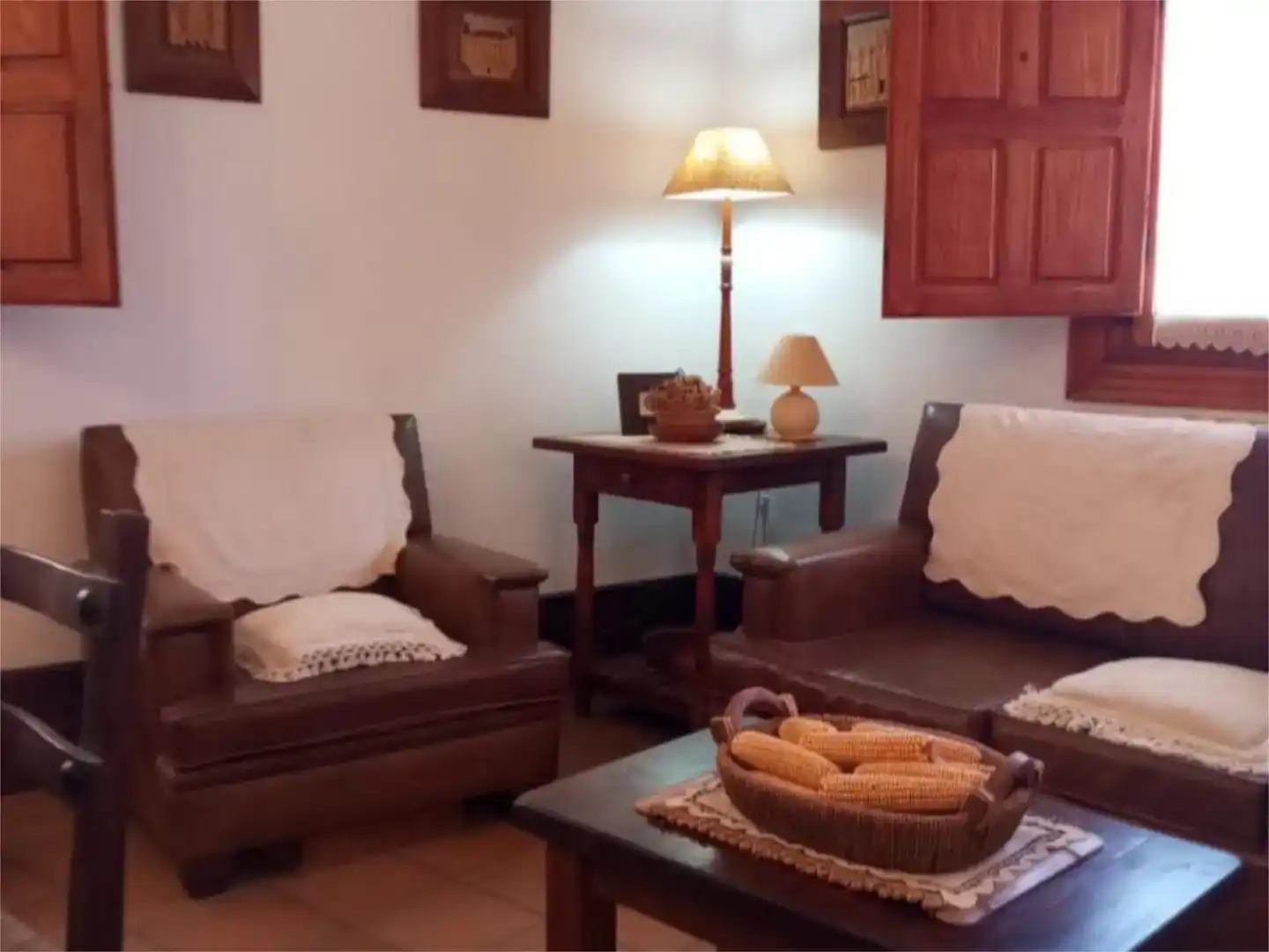 Sala d'estar de Casa adosada en venda en Cubillas de Santa Marta amb Jardí privat, Traster i Moblat