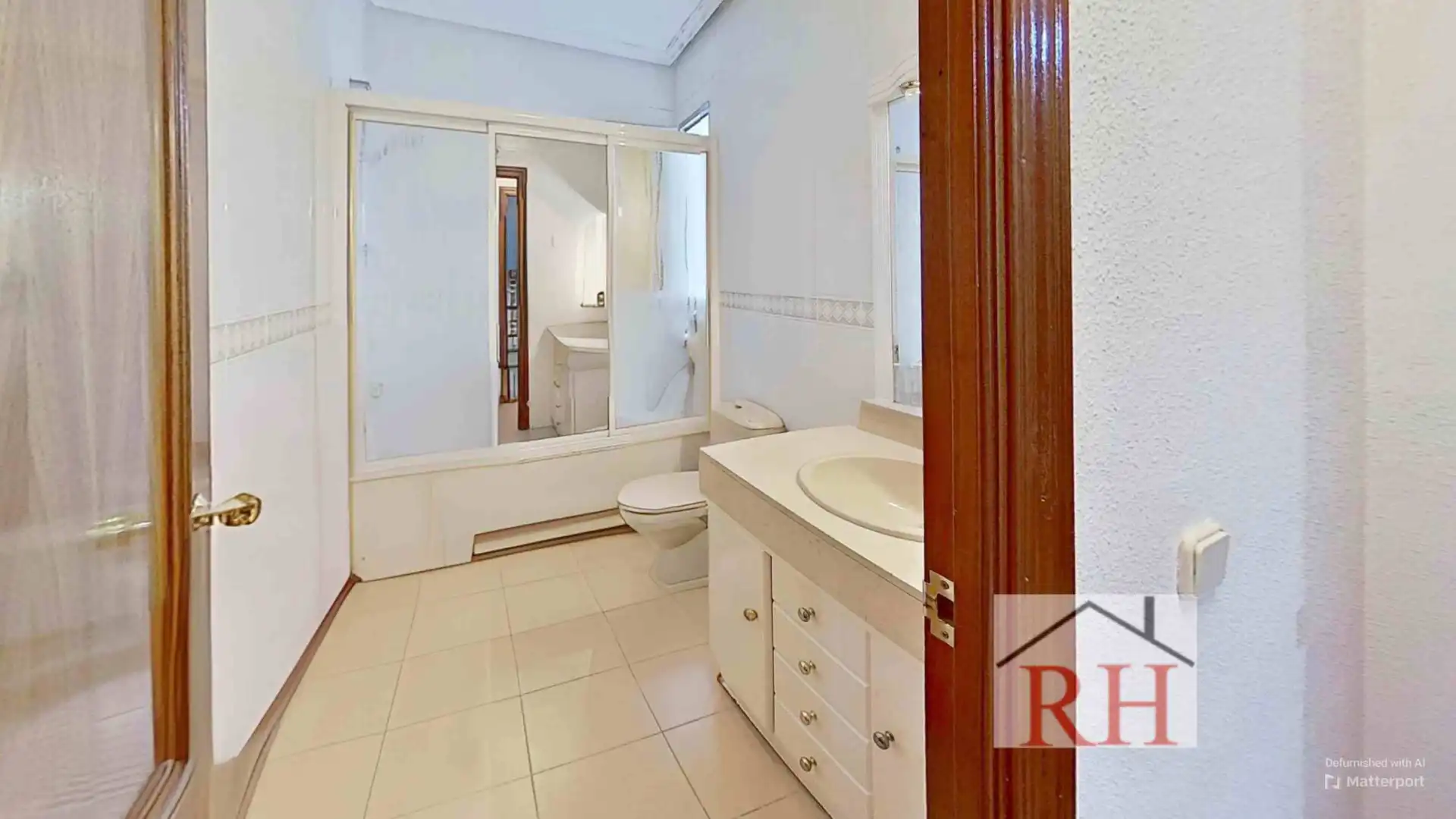 Baño de Casa adosada en venta en Alcalá de Henares con Aire acondicionado, Calefacción y Jardín privado