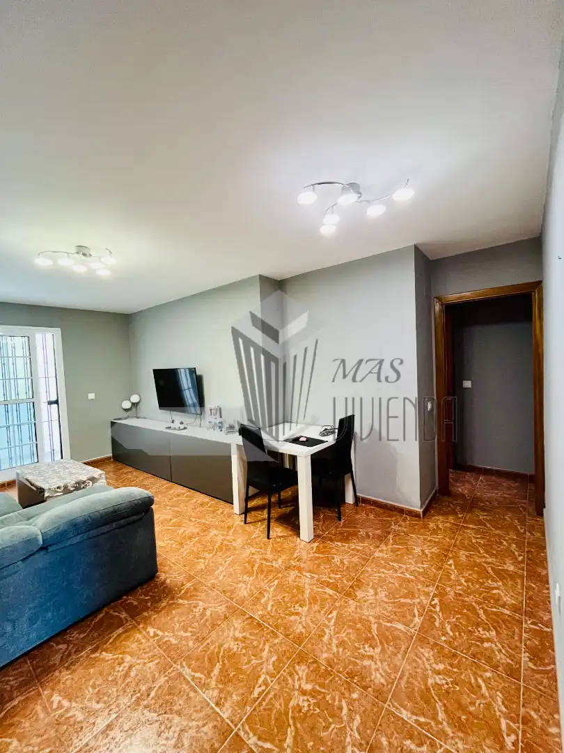 Sala de estar de Piso en venta en La Línea de la Concepción con Amueblado y Piscina comunitaria