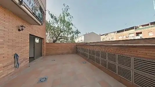 Terrassa de Pis en venda en Santa Perpètua de Mogoda amb Calefacció, Terrassa i Alarma