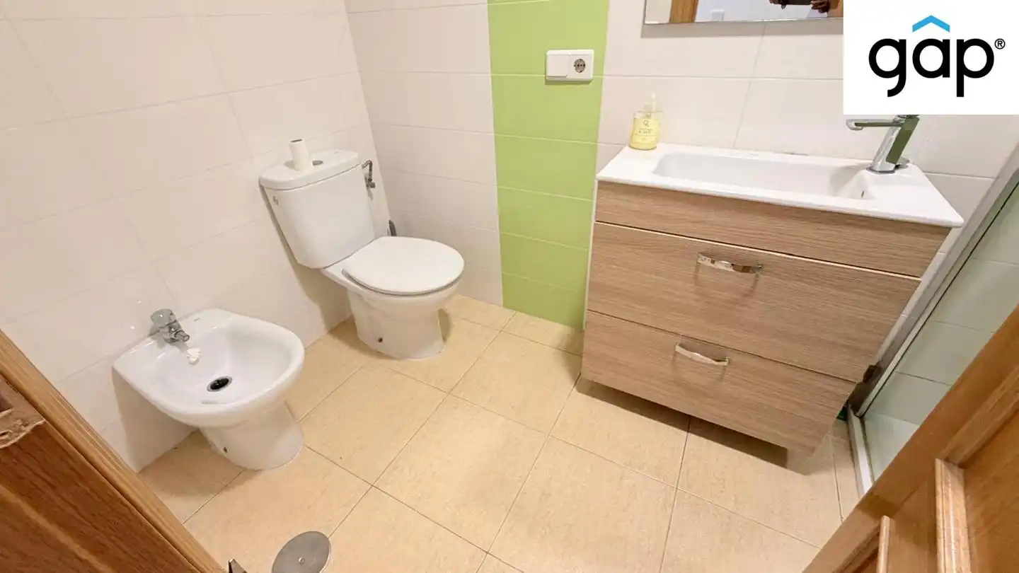 Baño de Planta baja en venta en Arcas del Villar con Calefacción, Terraza y Amueblado