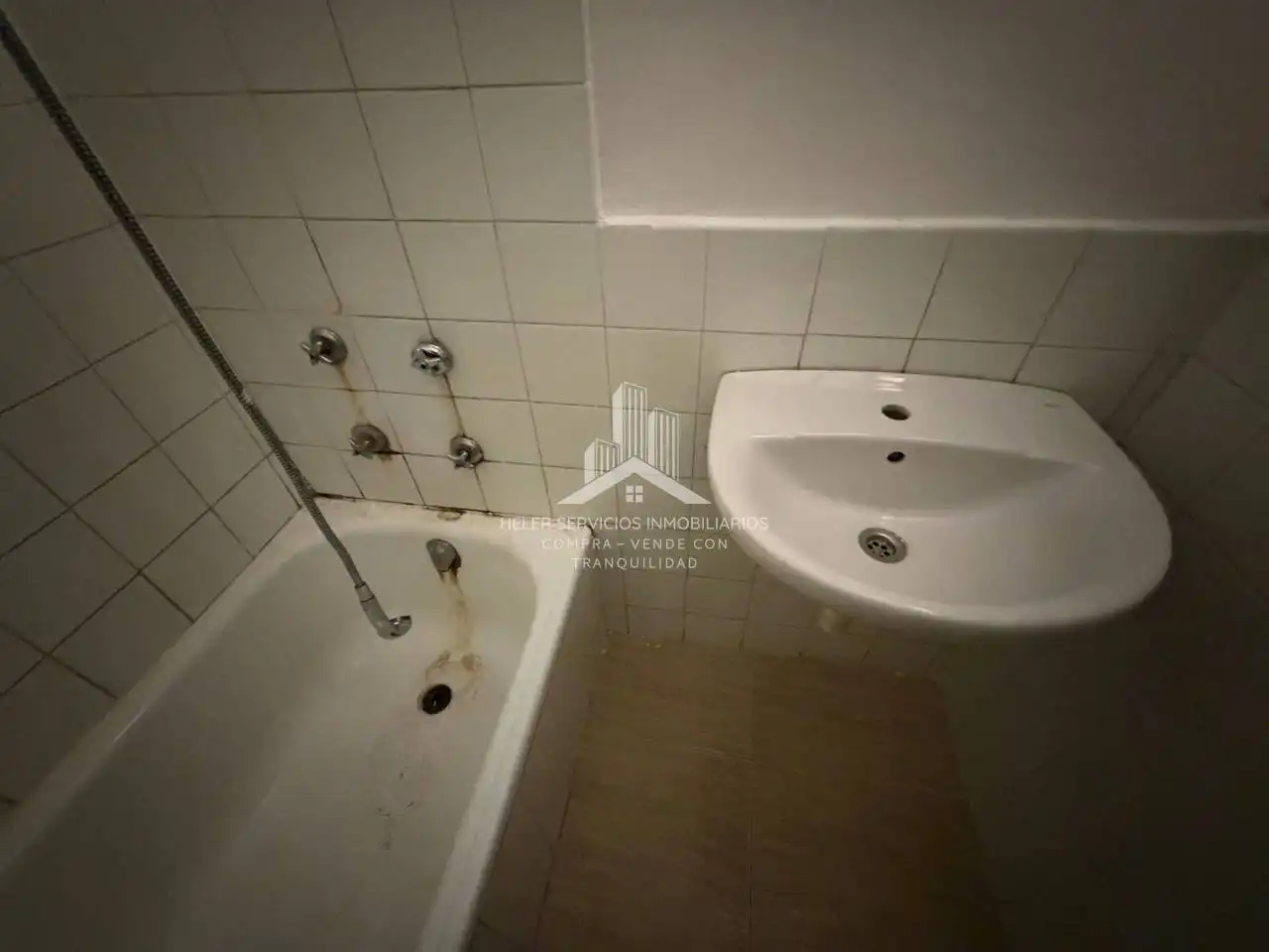 Badezimmer von Wohnung zum Verkauf in Castellón de la Plana / Castelló de la Plana mit Balkon