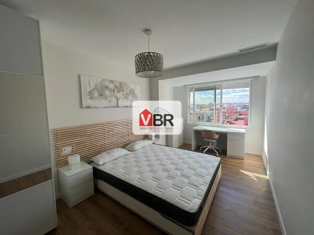 Schlafzimmer von Wohnung zur Miete in Valencia mit Klimaanlage, Heizung und Terrasse