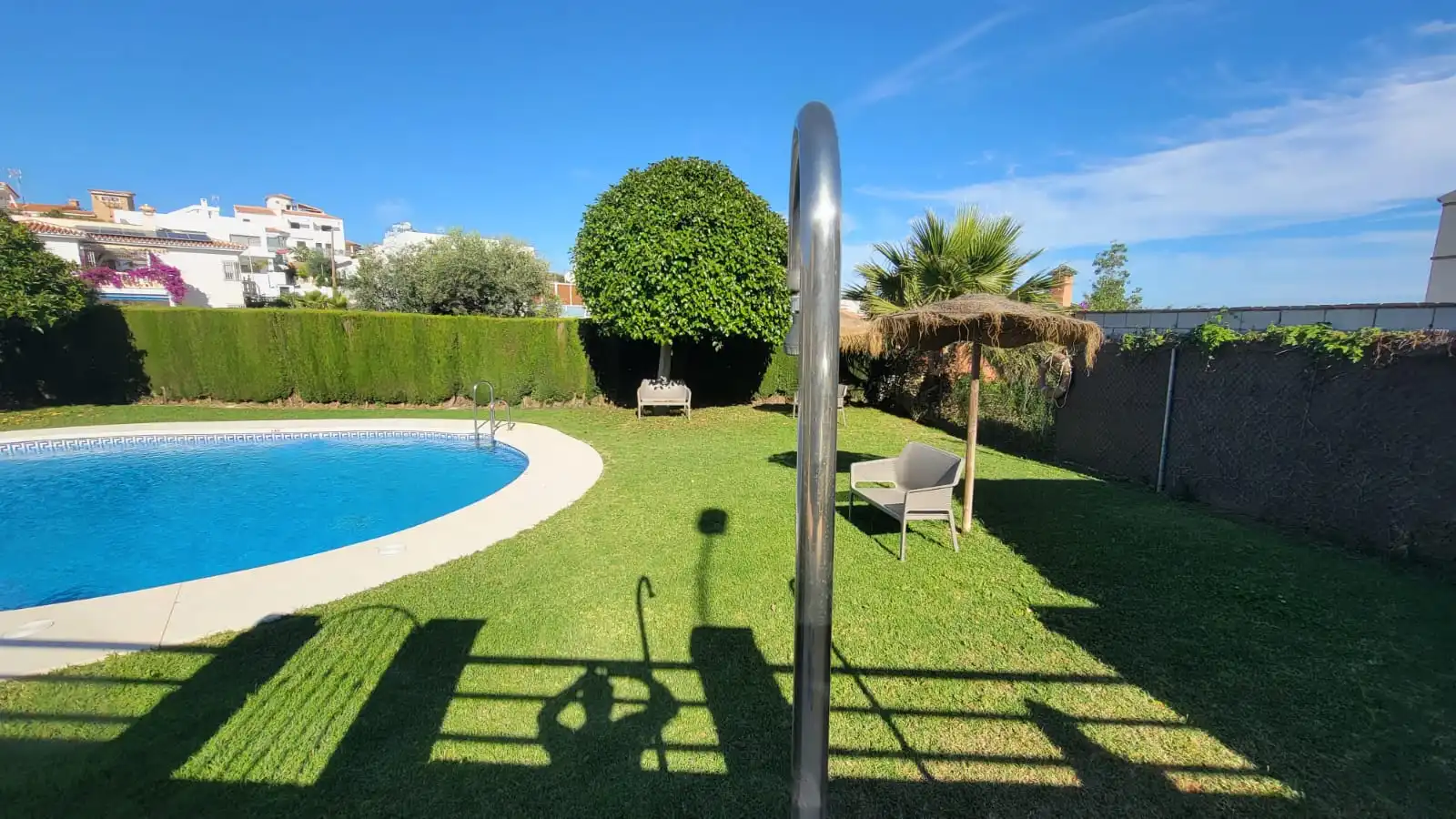 Piscina de Casa adosada en venta en Vélez-Málaga con Aire acondicionado y Piscina comunitaria