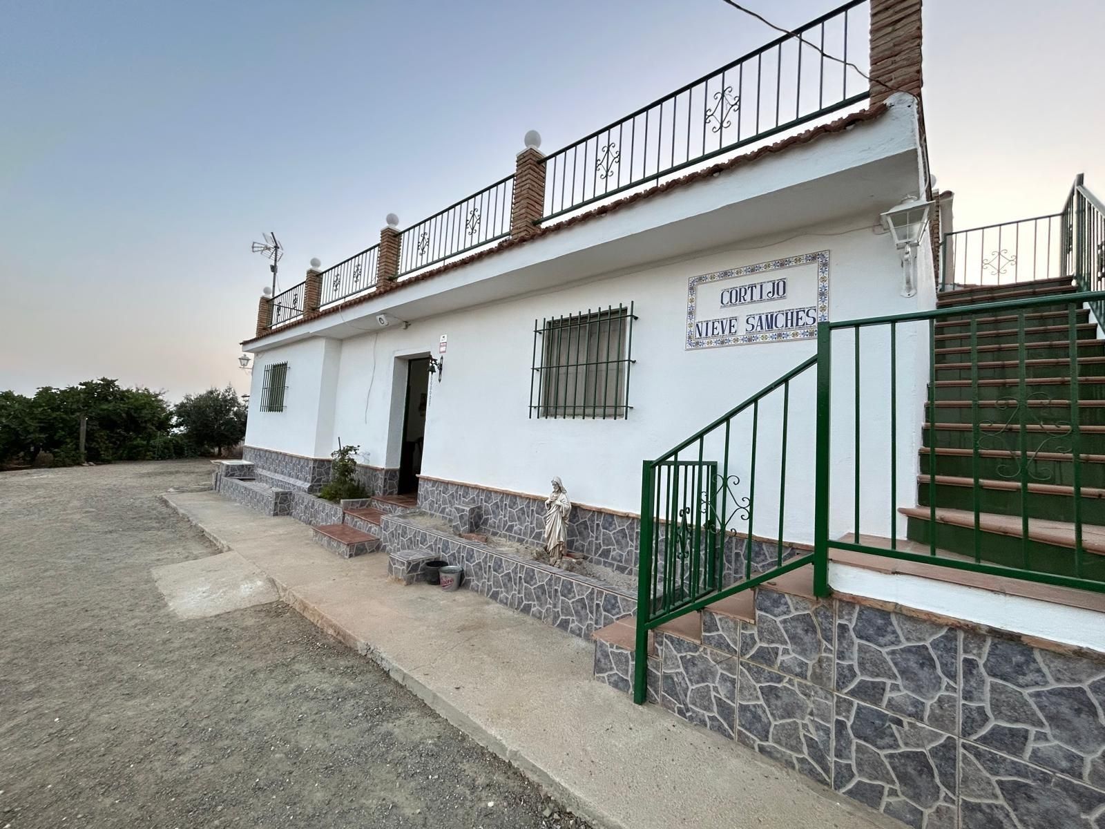 Vista exterior de Casa o xalet en venda en Cártama amb Alarma