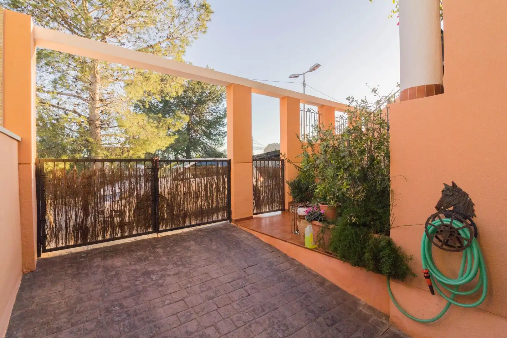 Jardí de Casa adosada en venda en Orihuela amb Aire condicionat, Terrassa i Traster