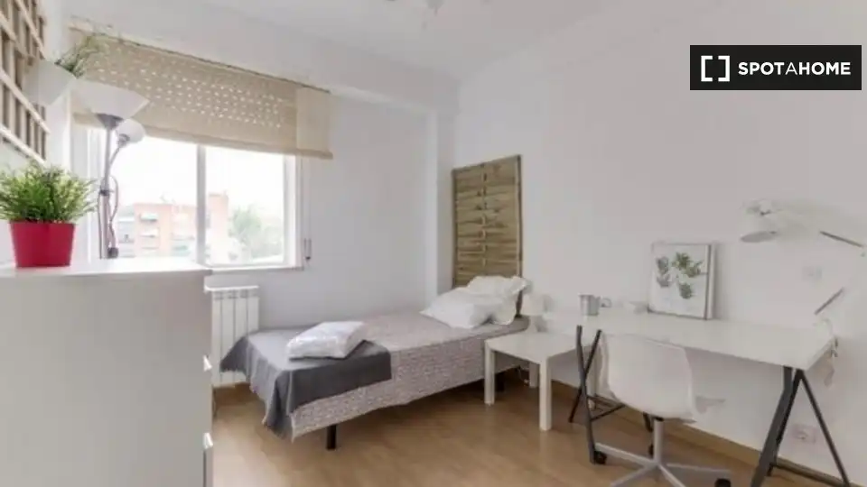 Habitación de Piso de alquiler en Madrid con Aire acondicionado, Calefacción y Amueblado