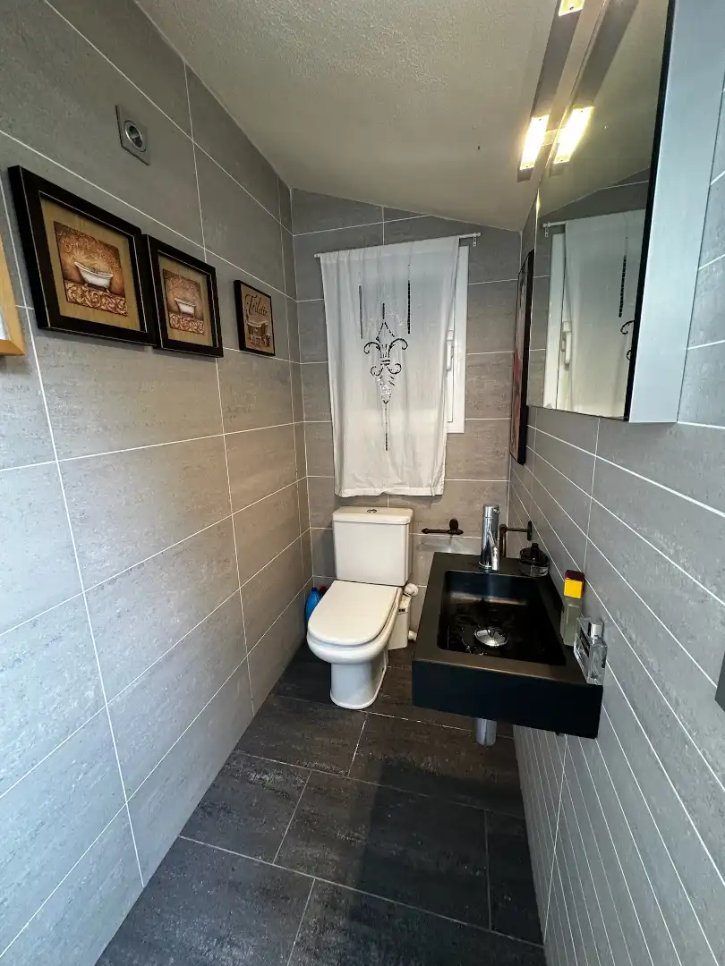 Baño de Casa o chalet de alquiler en Mont-roig del Camp con Aire acondicionado, Jardín privado y Parquet