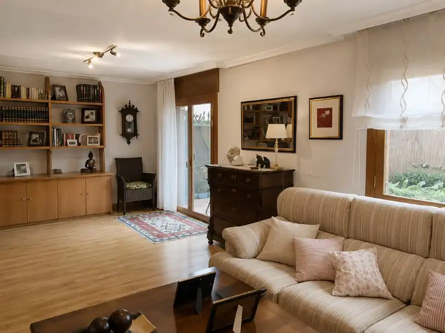Chalet con jardín en venta en Avenida Argentina 10, imagen 7