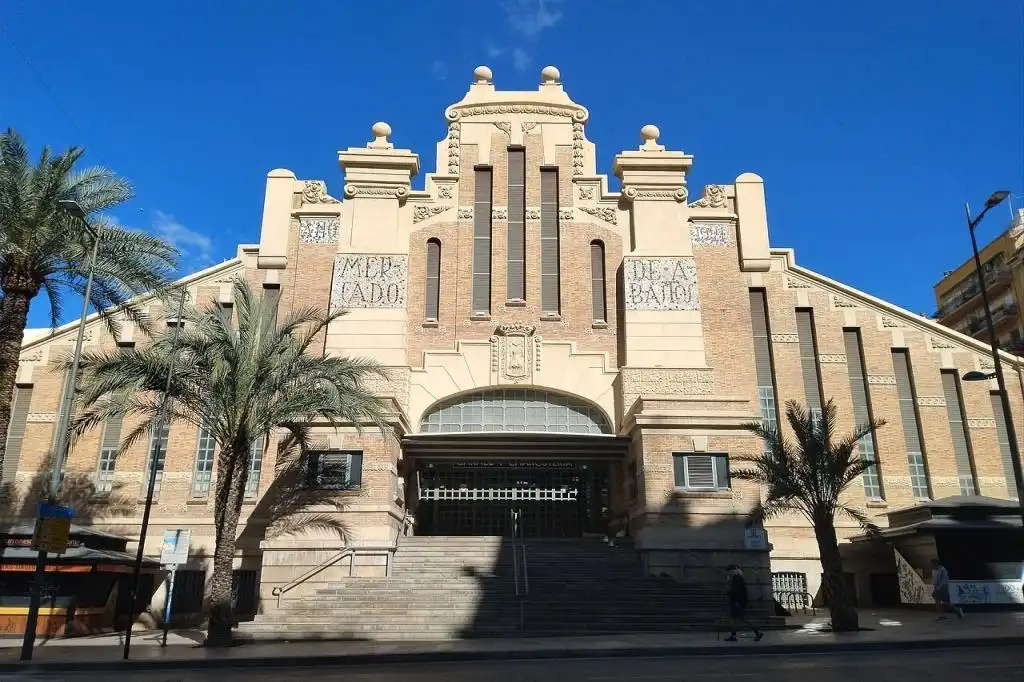 Vista exterior de Piso en venta en Alicante / Alacant con Terraza, Trastero y Piscina comunitaria