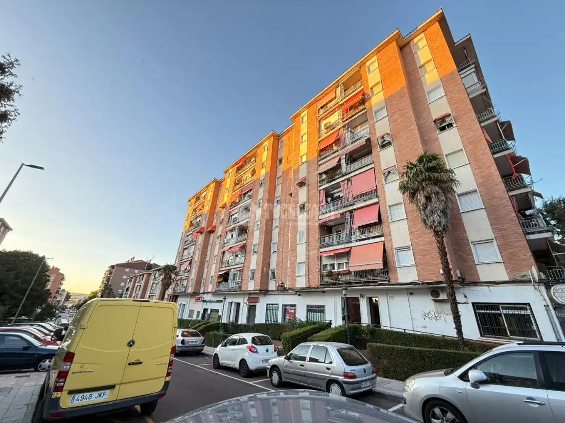 Piso con terraza en venta en Constitución - Balconcillo