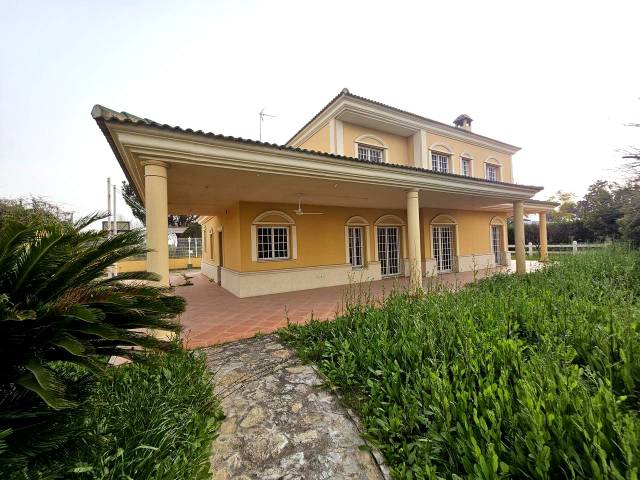 Casa-chalet en Venta en Otero en Torrequinto