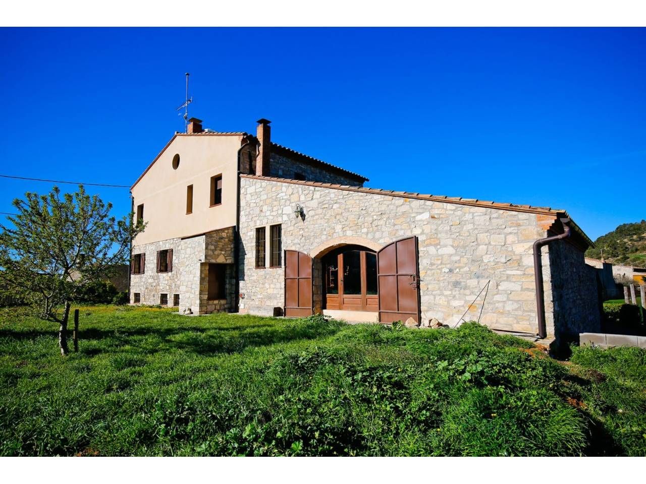 Vista exterior de Finca rústica en venda en Forès amb Calefacció, Jardí privat i Terrassa