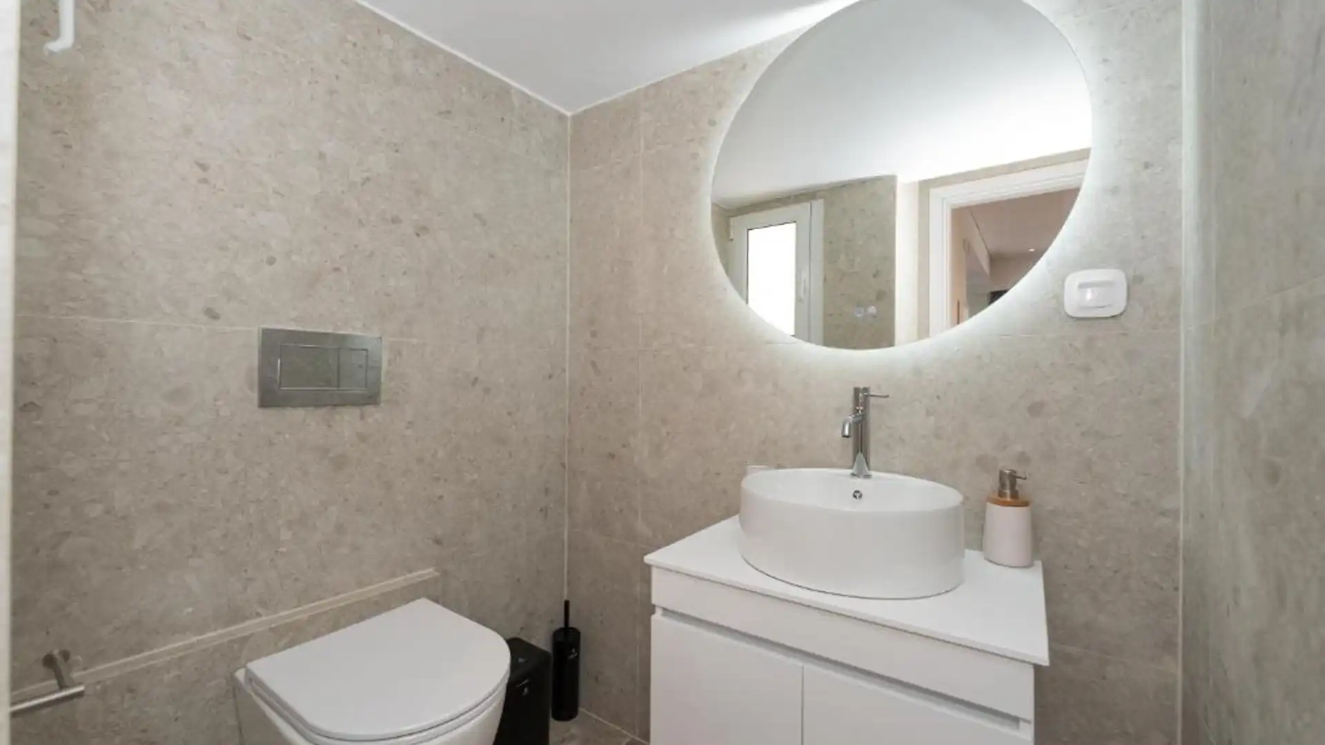 Bathroom of Apartments for rent in  Lleida Capital  with Furnished and Pets allowed