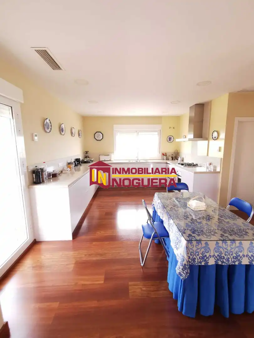 Cuina de Casa o xalet en venda en Écija amb Aire condicionat, Calefacció i Jardí privat