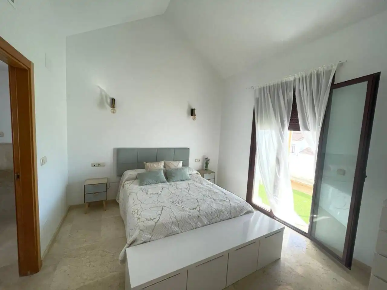 Habitación de Casa adosada en venta en Casares con Jardín privado, Terraza y Piscina